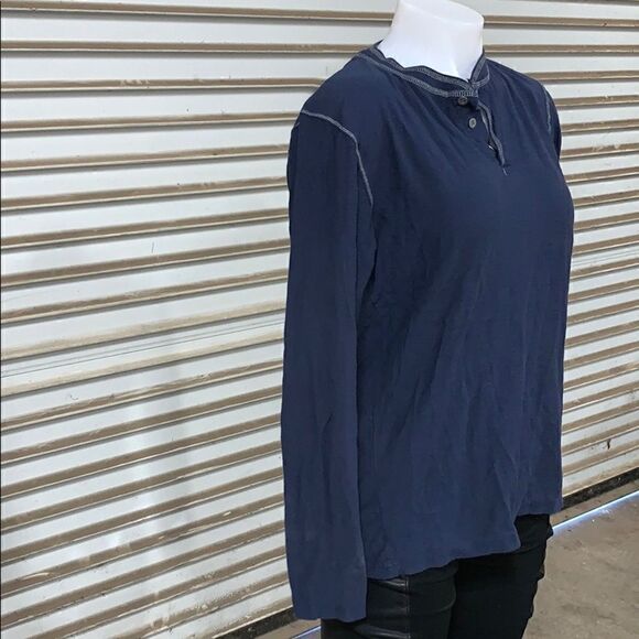 🛍️Alexander Julian long sleeve three button top - Picture 6 of 8